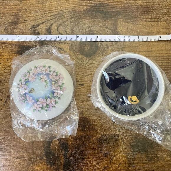 MUSIC BOX SERIES- “Songs Of Love, Plays Evergreen” Fine Porcelain - Picture 4 of 4